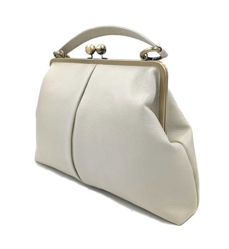 „Große Olive“ Vintage Lederhandtasche in Cremeweiß – Henkeltasche & Umhängetasche