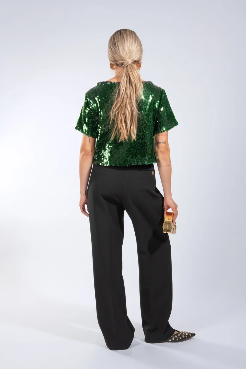 Pailletten Shirt gepatcht mit veganen Lederfalten