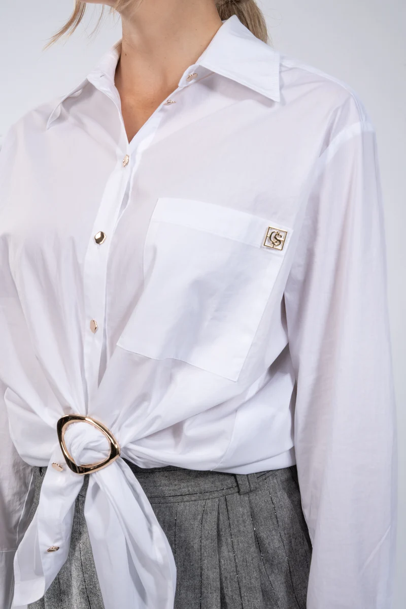 Oversized Hemdbluse aus Popelin - mit Brosche zum Knoten