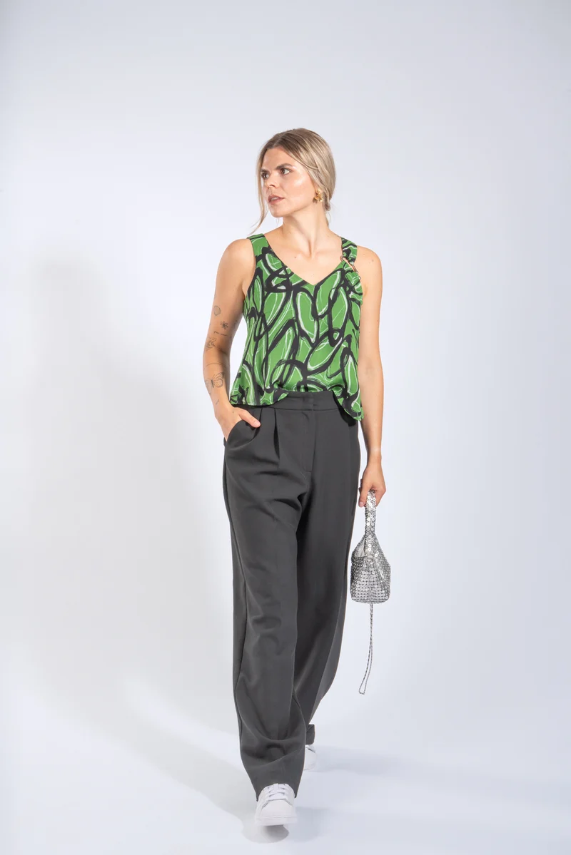 Chiffon-Seiden Top mit Brosche in grafischem Print