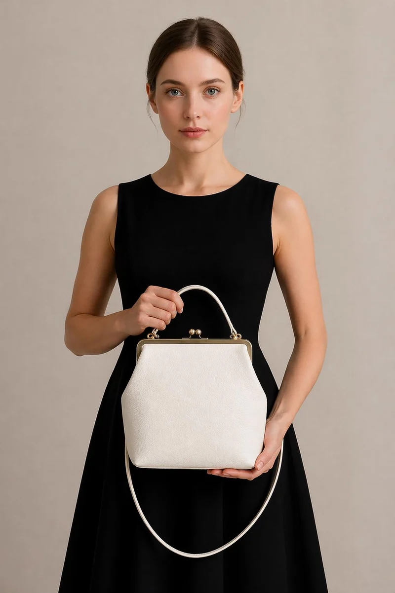 Cremeweiße Leder Handtasche – Zoe, Damen Umhängetasche mit Henkel und Schnappverschluss