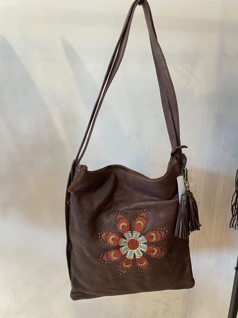 TASCHENDIEB WIEN Brigittagasse 2 Schultertasche