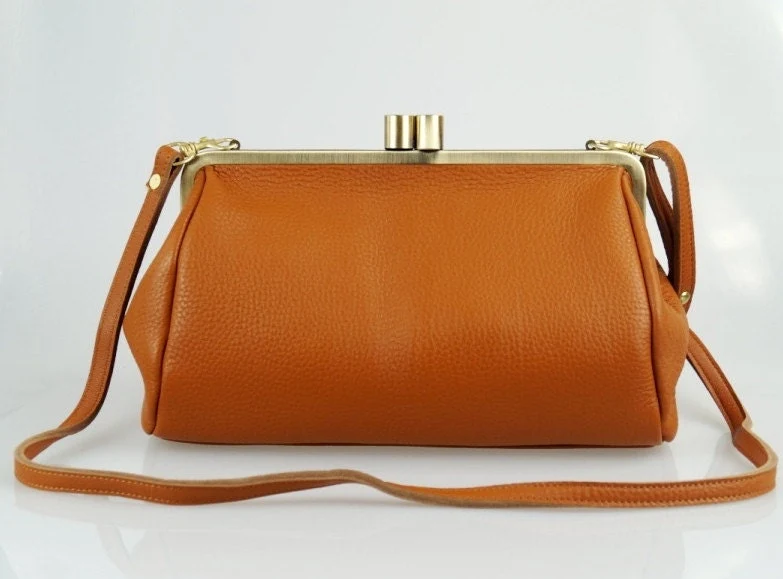 Braune Schulter-Clutch Tasche mit Schnappverschluss – Personalisierbare Handtasche "Dakota"