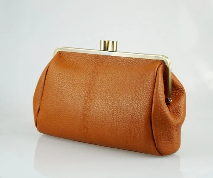 Braune Schulter-Clutch Tasche mit Schnappverschluss – Personalisierbare Handtasche "Dakota"