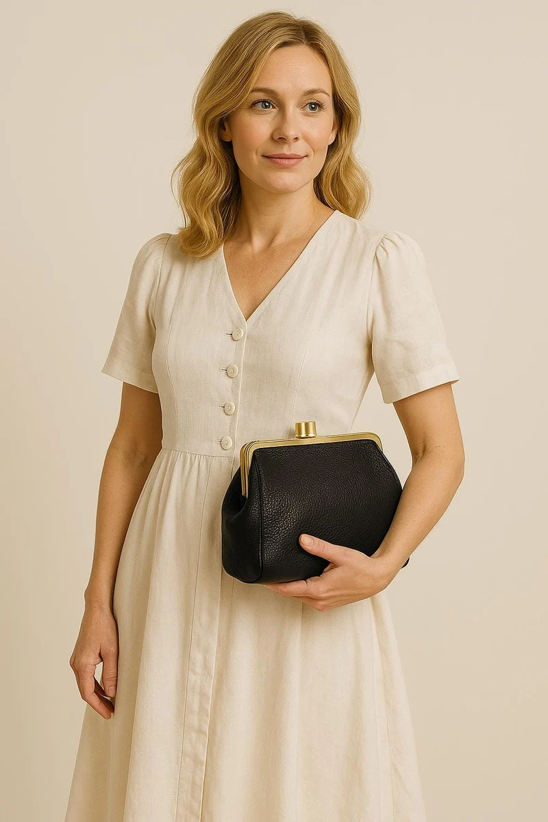 Braune Schulter-Clutch Tasche mit Schnappverschluss – Personalisierbare Handtasche "Dakota"