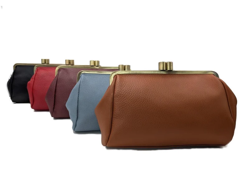 Braune Schulter-Clutch Tasche mit Schnappverschluss – Personalisierbare Handtasche "Dakota"