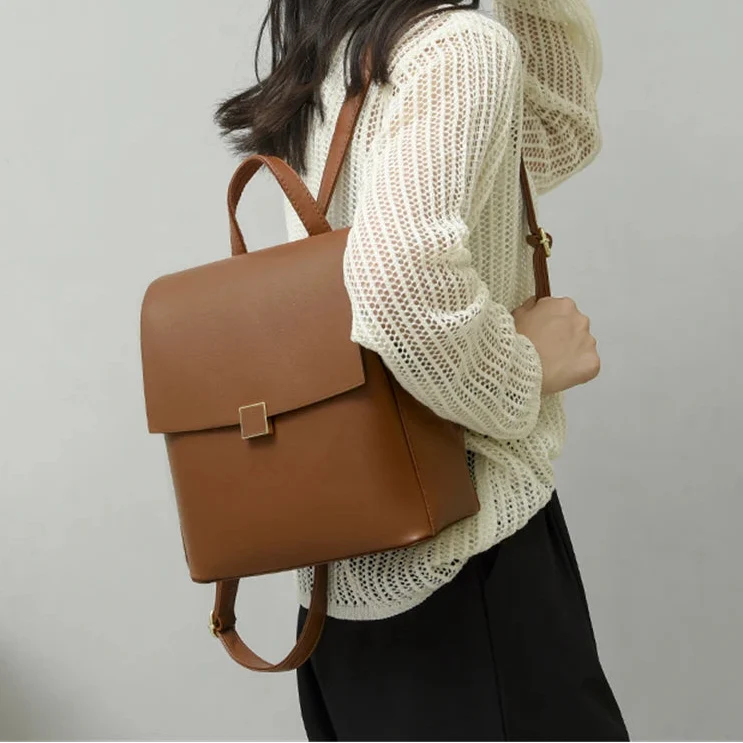 MODERN Kleiner Rucksack aus veganem Leder