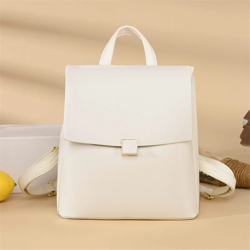 MODERN Kleiner Rucksack aus veganem Leder