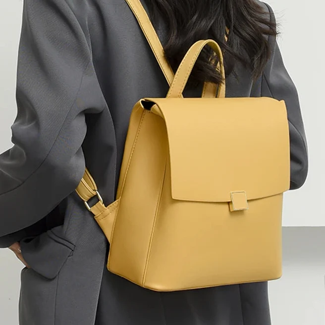 MODERN Kleiner Rucksack aus veganem Leder