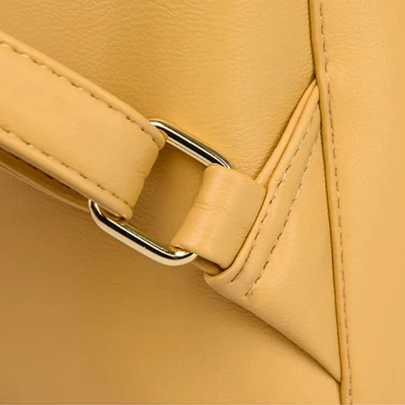 MODERN Kleiner Rucksack aus veganem Leder