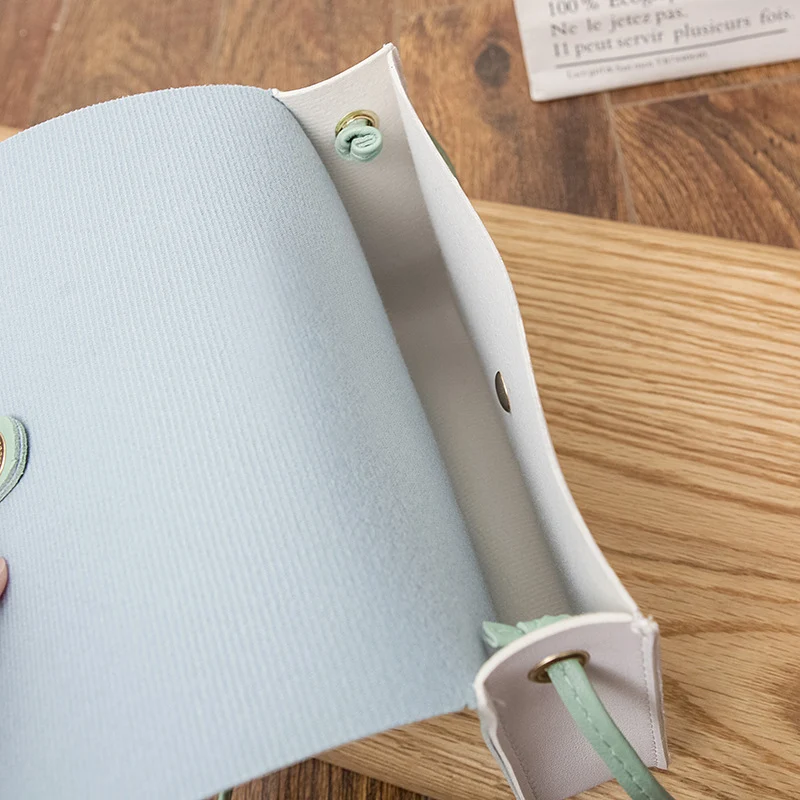 MODERNE Handtasche aus veganem Leder mit Schultergurt