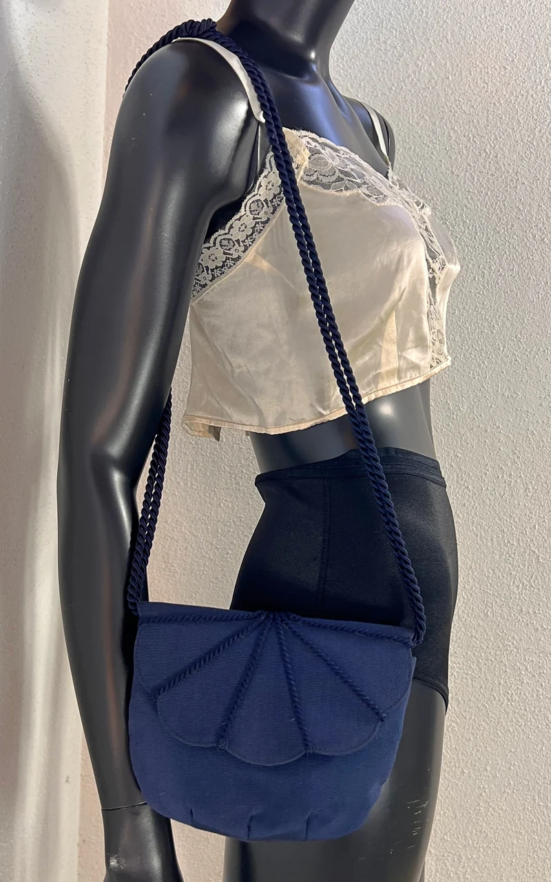 Vintage Darkblue Scallop Bag