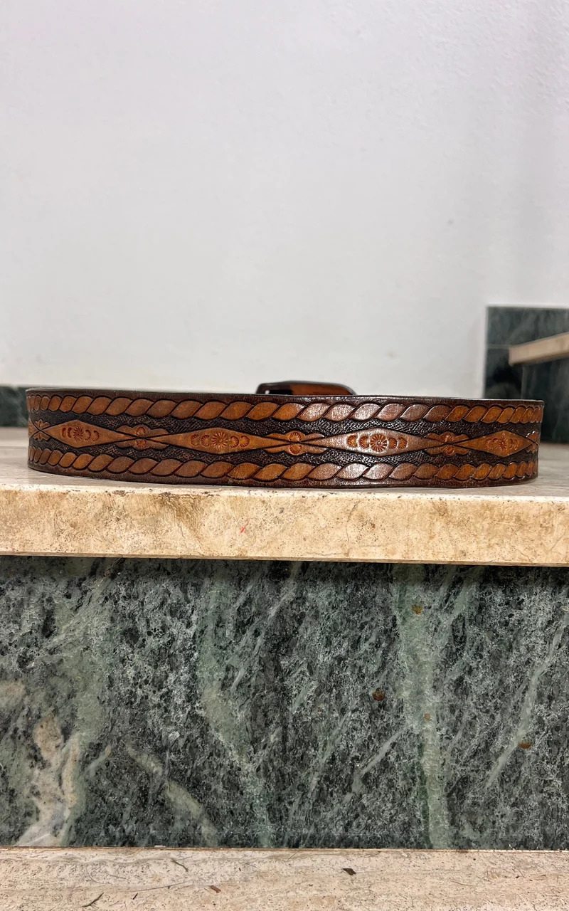 Vintage MENS 70s Tooled Leather Belt