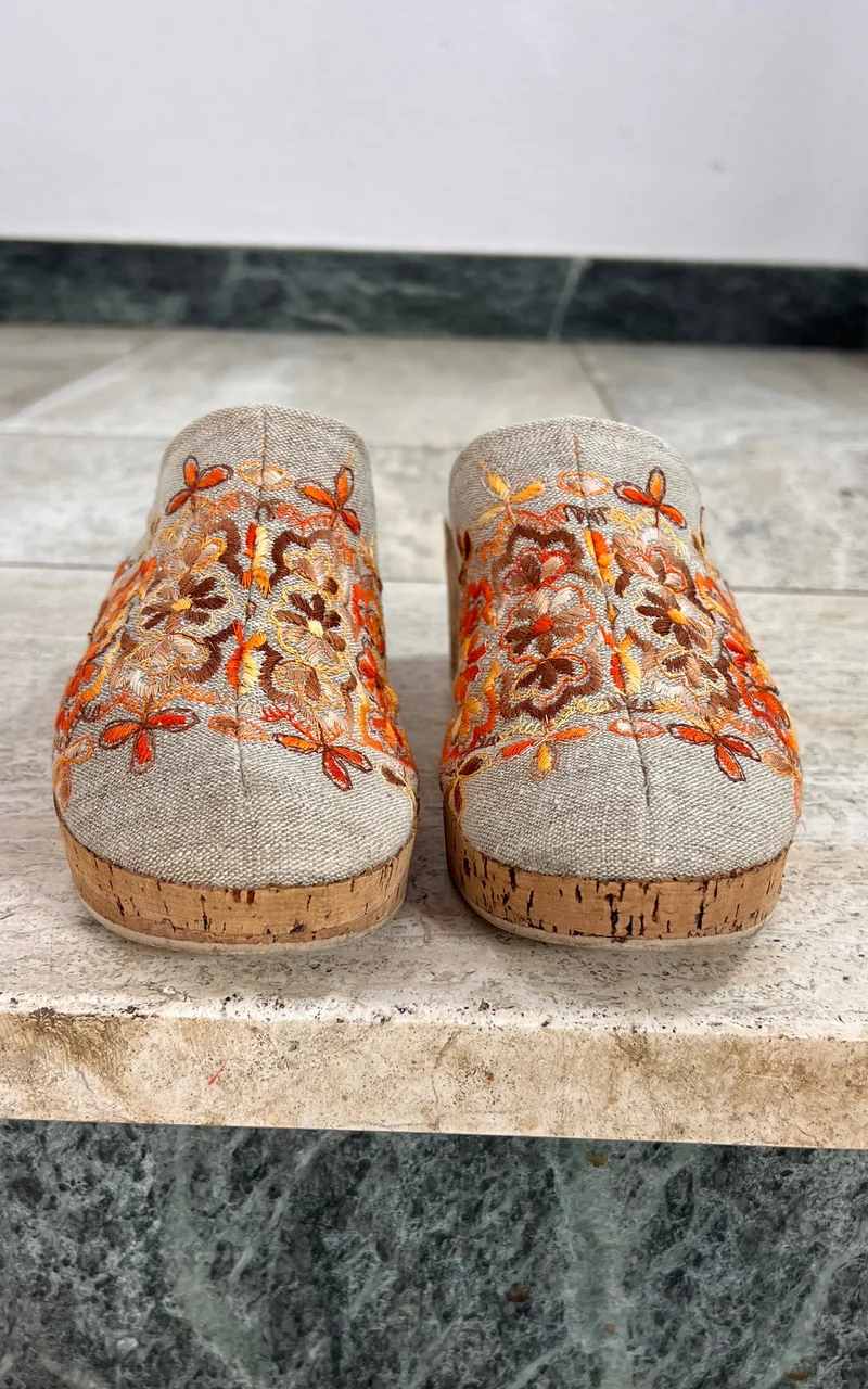 Vintage 1970s Embroidered Platform Clogs 38