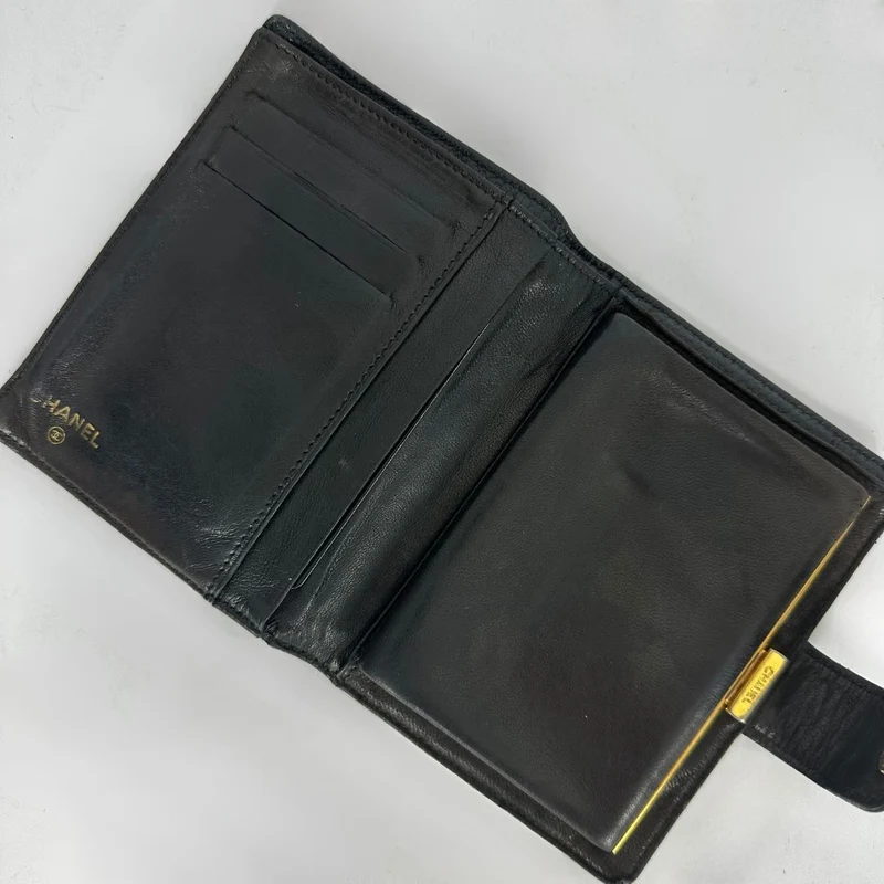 Chanel Zeitlose CC French Wallet aus schwarzem Kaviarleder