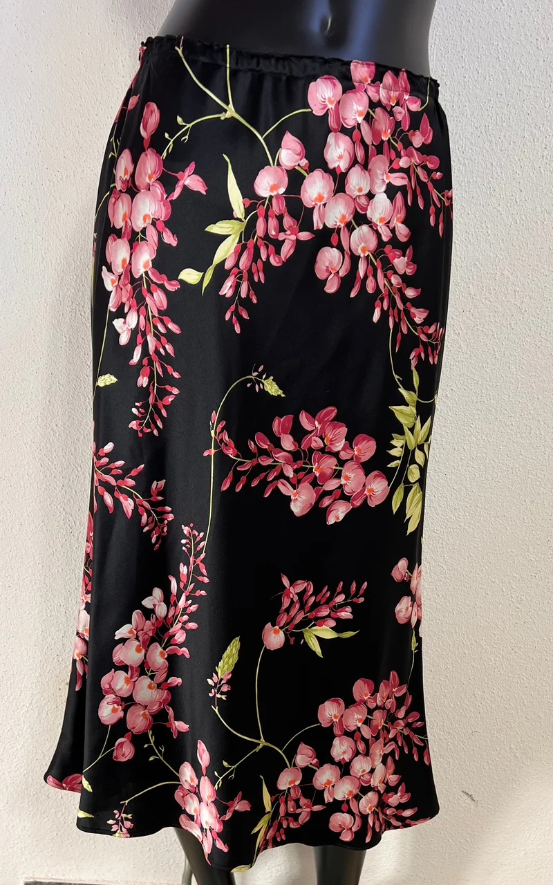 Vintage Elegance Paris Silk Skirt Lady in a Bath