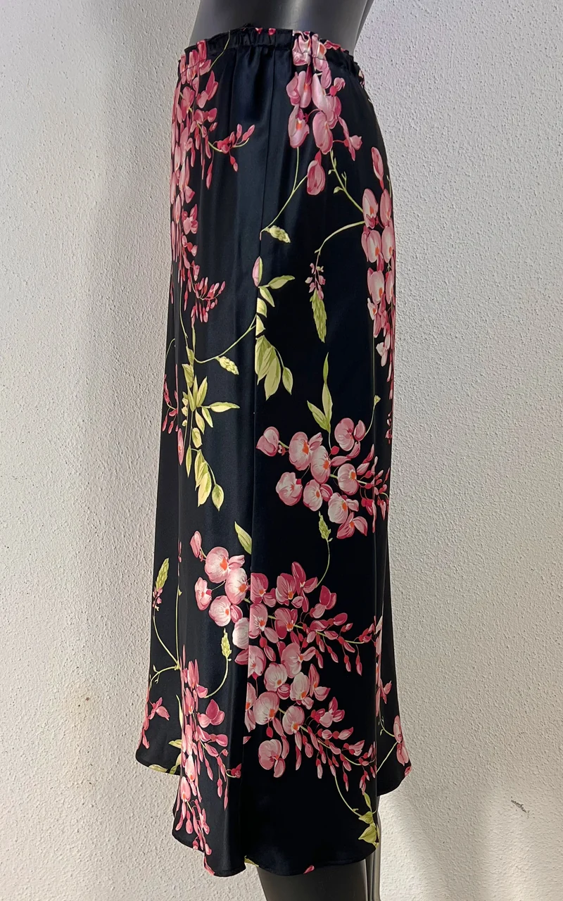 Vintage Elegance Paris Silk Skirt Lady in a Bath
