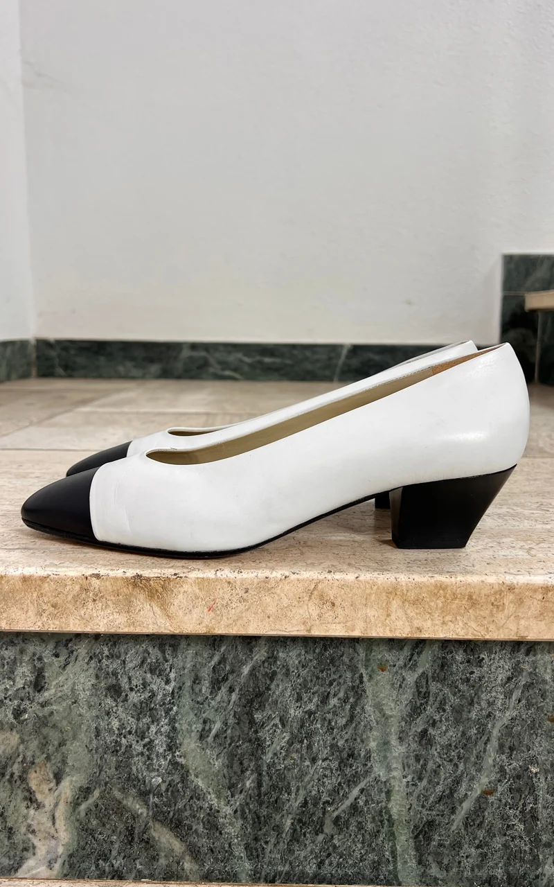 Vintage Elegance Paris Pumps 40