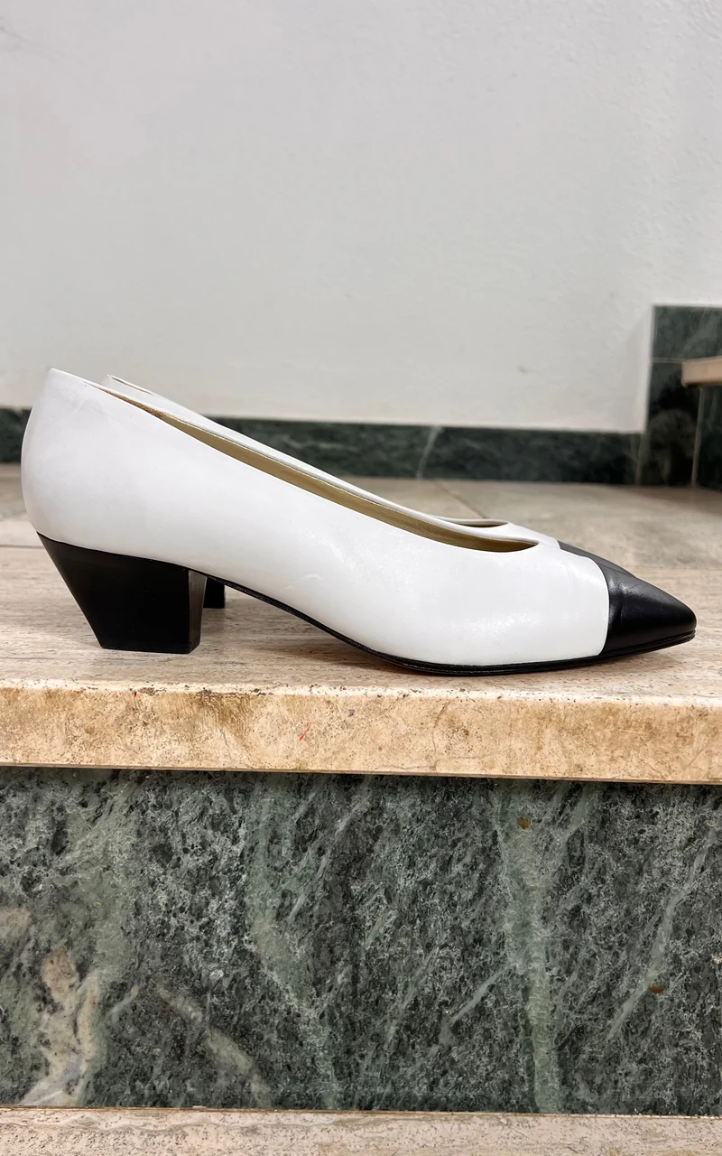 Vintage Elegance Paris Pumps 40