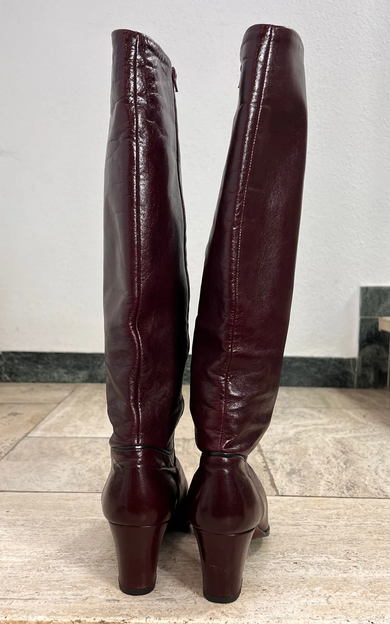Vintage 70s Burgundy Knee-High Boots 39