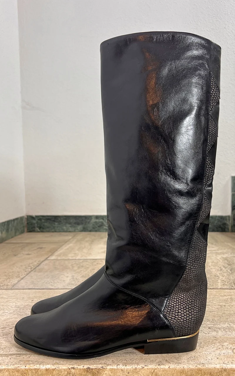 Vintage Black Leather Knee-High Boots with Textured Panel Detail 39