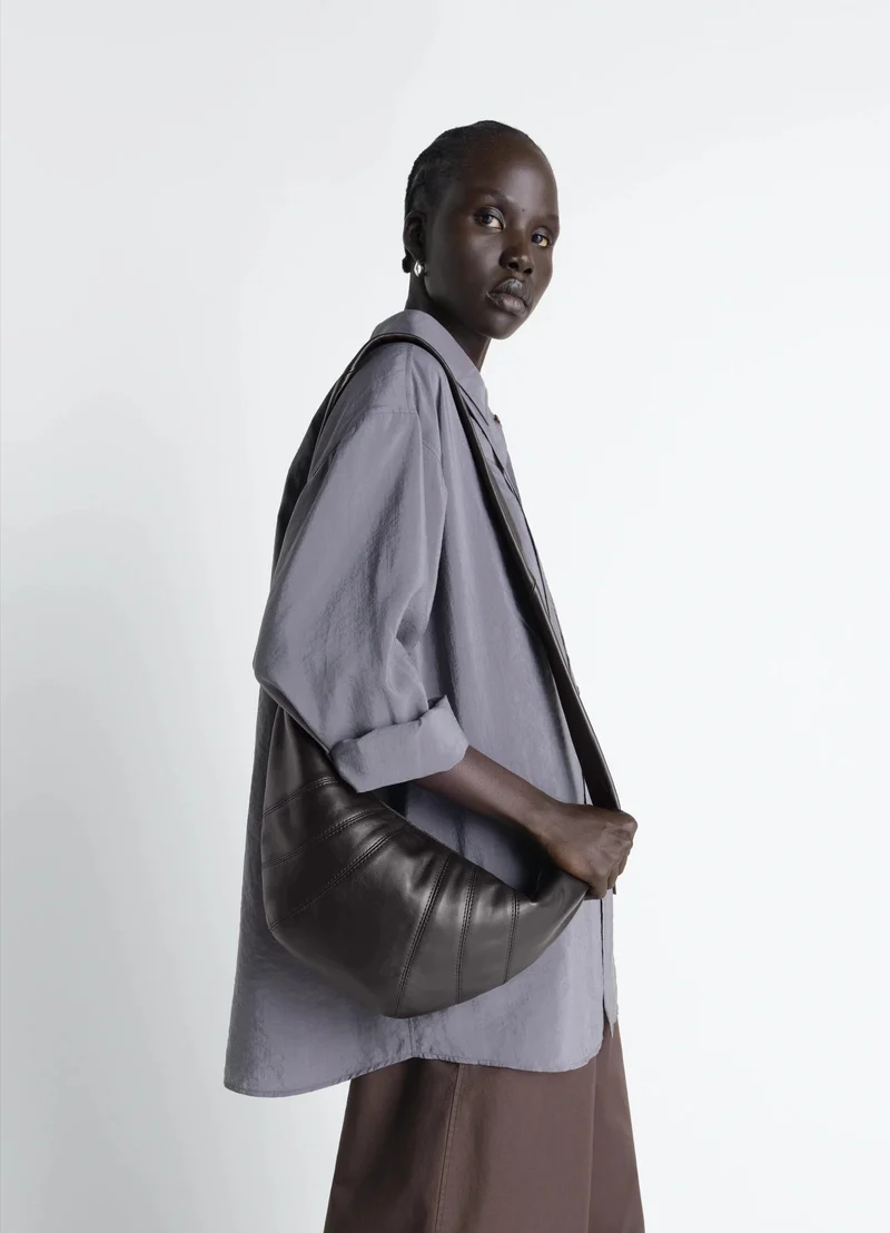 LEMAIRE Umhaengetasche Unisex Croissant Bag Dark Chocolate BG0001LL095