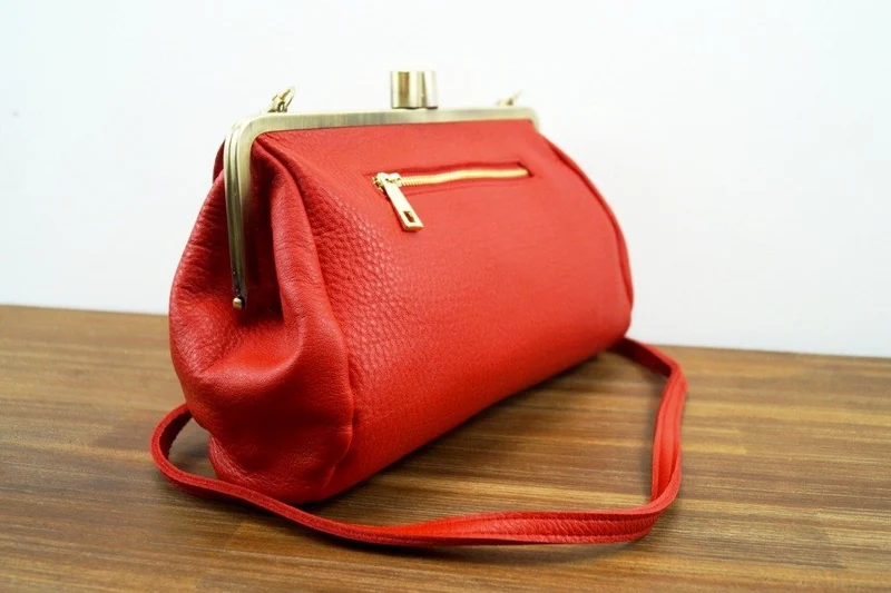 Vintage Leder Handtasche, Vintage Clutch "Dakota" in rot, Ledertasche, Leder Schultertasche, Leder Tasche mit Klippverschluss