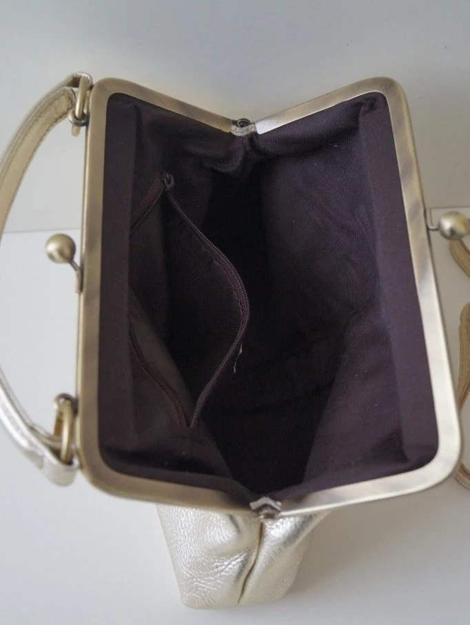 Leder Umhängetasche Damen - Kleine Olive in Gold - Ledertasche, Henkeltasche, Schultertasche - Retro-Stil