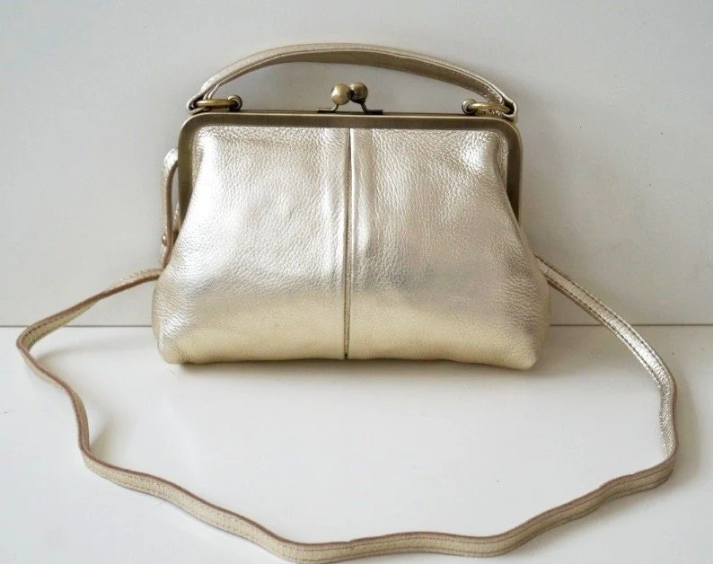 Leder Umhängetasche Damen - Kleine Olive in Gold - Ledertasche, Henkeltasche, Schultertasche - Retro-Stil
