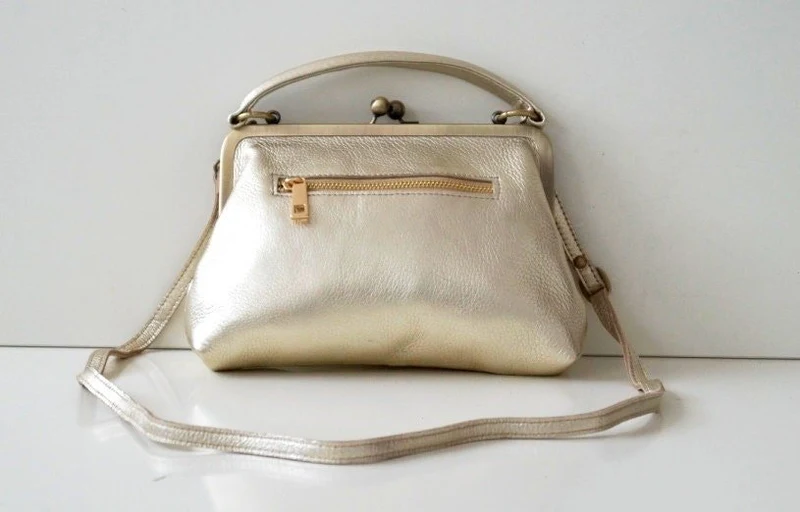 Leder Umhängetasche Damen - Kleine Olive in Gold - Ledertasche, Henkeltasche, Schultertasche - Retro-Stil