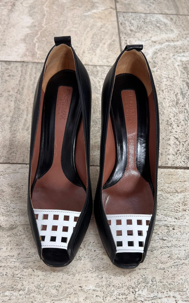 Elegant Sportmax Black and White Heels 41