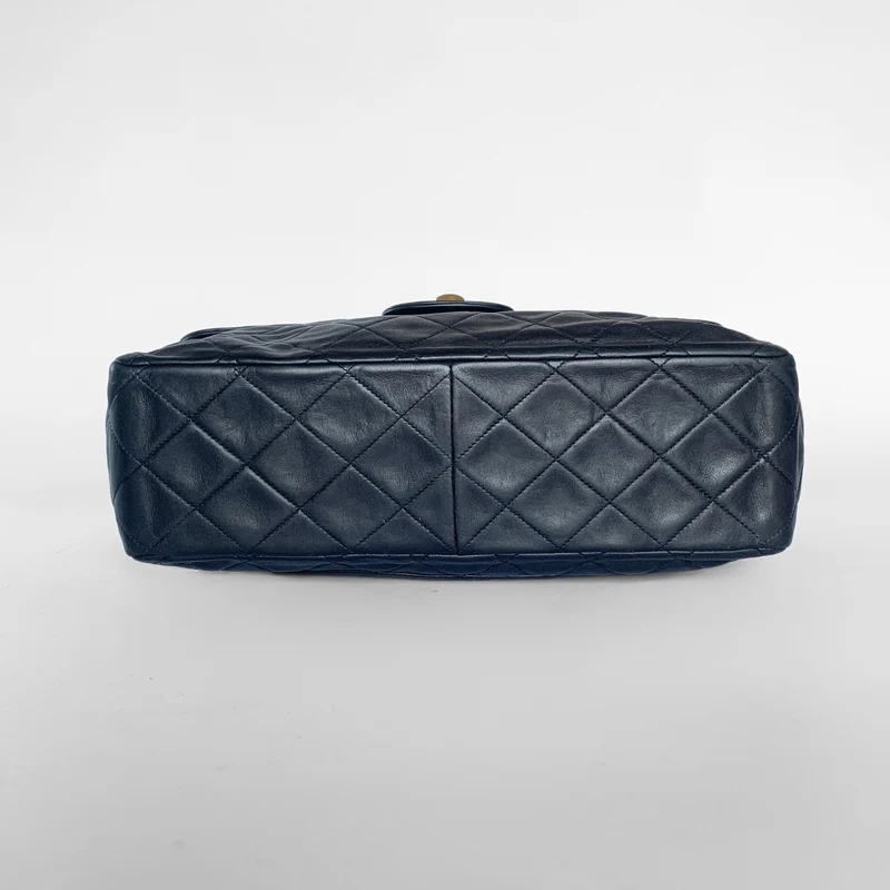 Chanel Classic Flap Bag Maxi Lammleder
