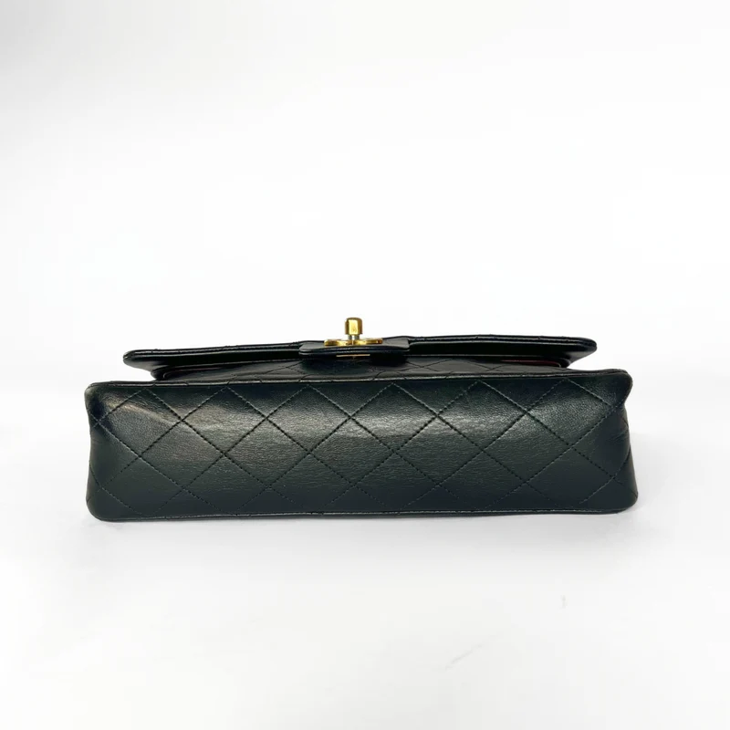 Chanel Classic Flap Bag Kleines Lammfellleder