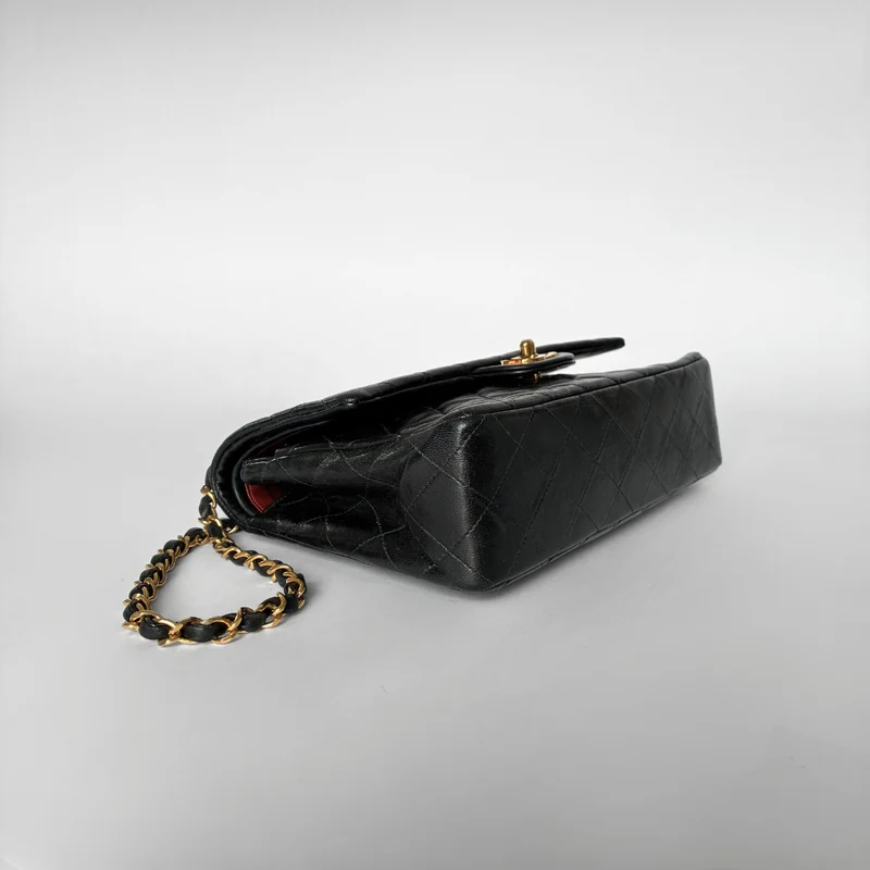 Chanel Classic Flap Bag Mittleres Lammleder