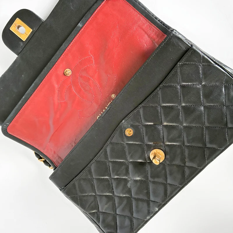 Chanel Classic Flap Bag Mittleres Lammleder
