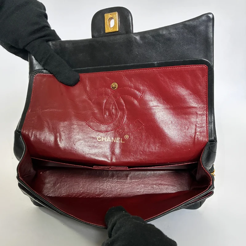 Chanel Classic Flap Bag Mittleres Lammleder