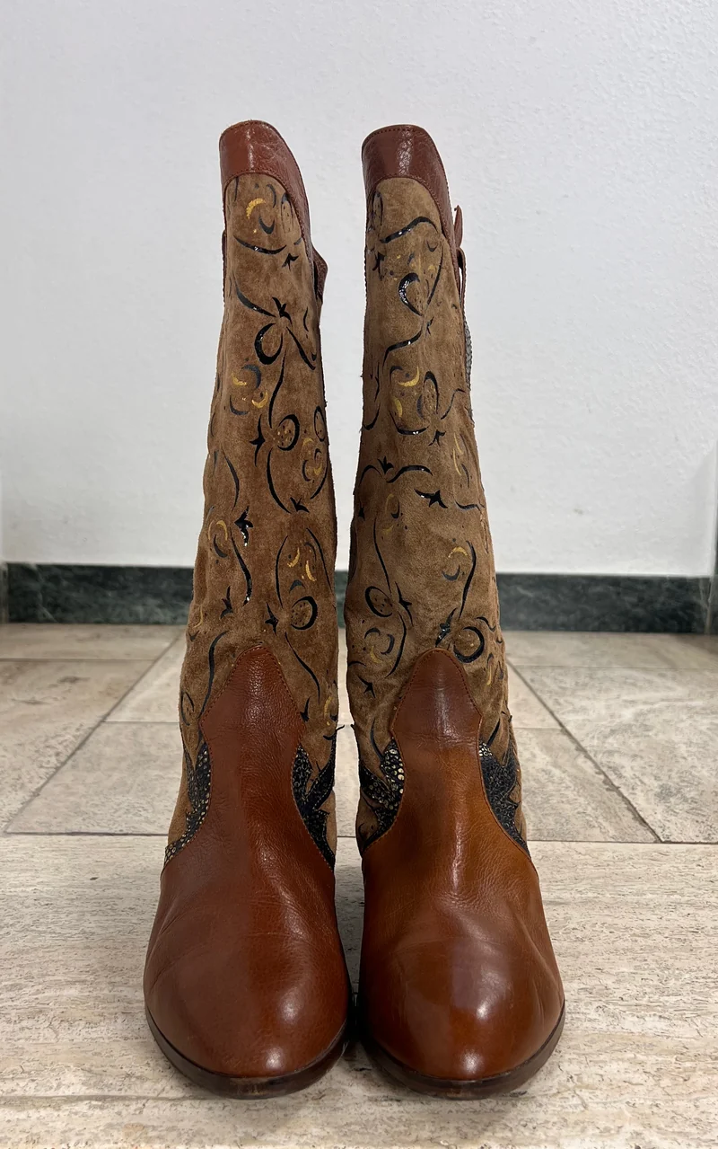 Vintage Western Leather Boots - Embroidered and Textured Detail 41