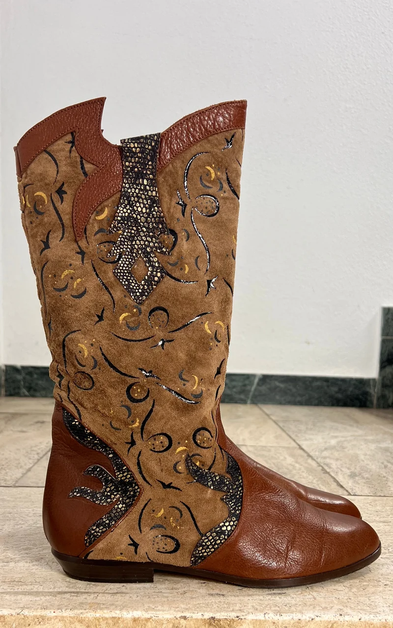 Vintage Western Leather Boots - Embroidered and Textured Detail 41