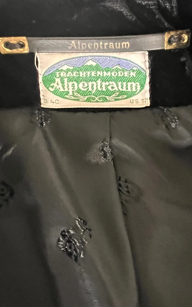 Elegant Vintage Black Velvet Jacket