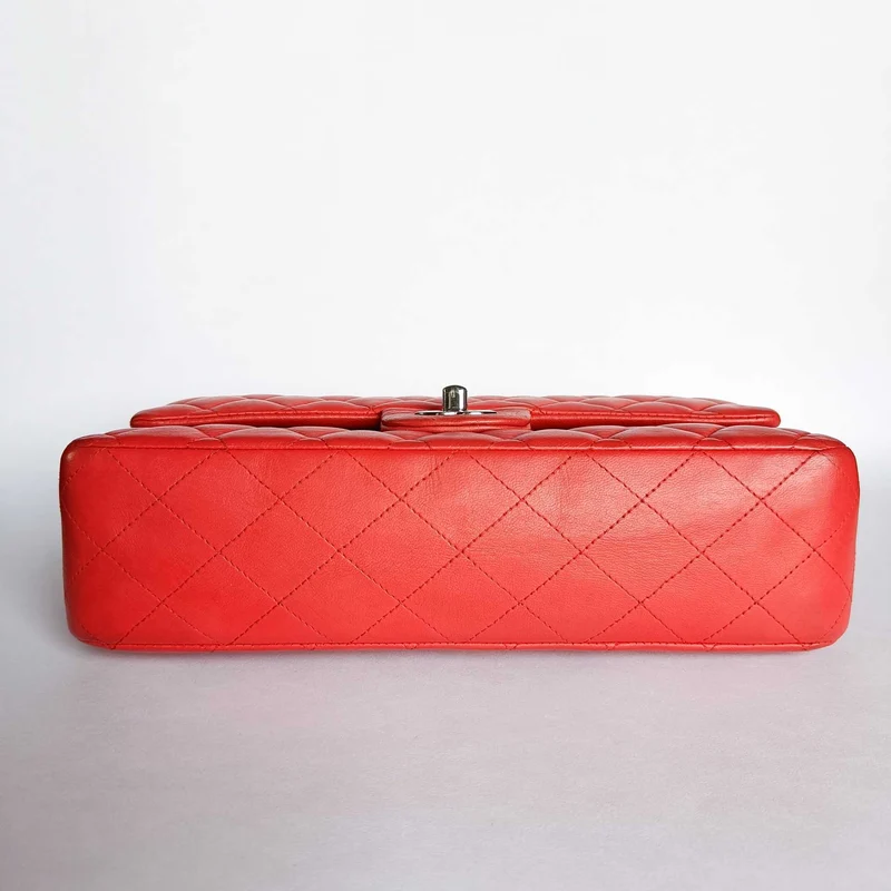 Chanel Classic Flap Bag Mittleres Lammleder