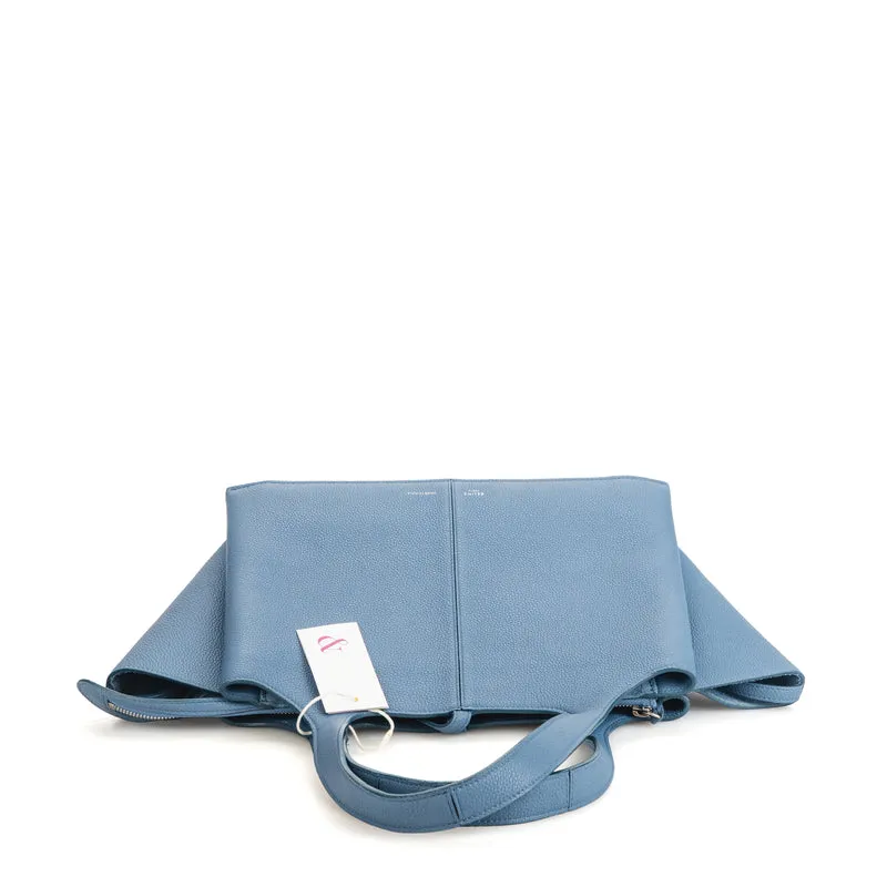 Trifold