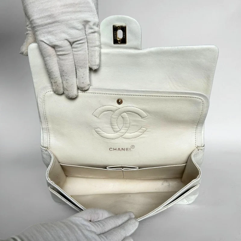Chanel Classic Flap Bag Mittleres Lammleder
