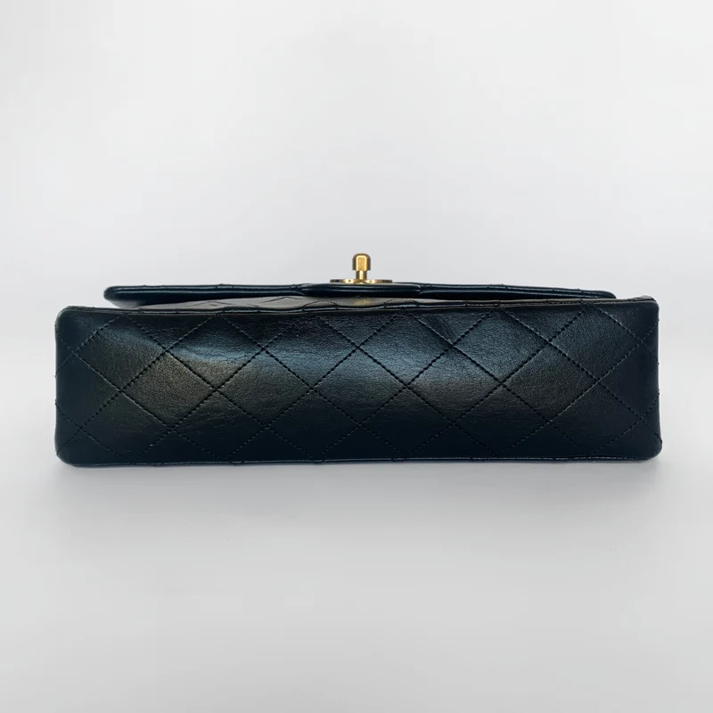 Chanel Classic Flap Bag Mittleres Lammleder