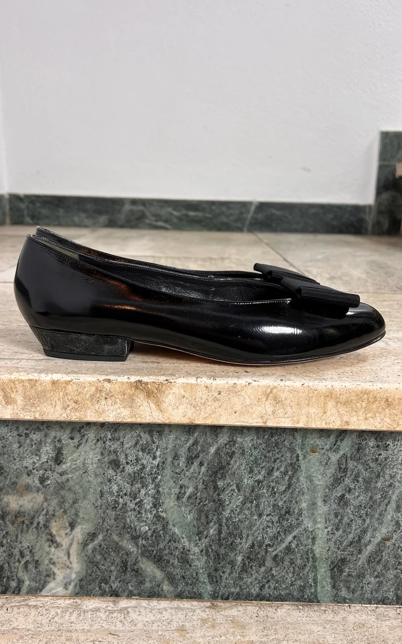 Vintage Bally Suisse Patent Bow Ballerines 38