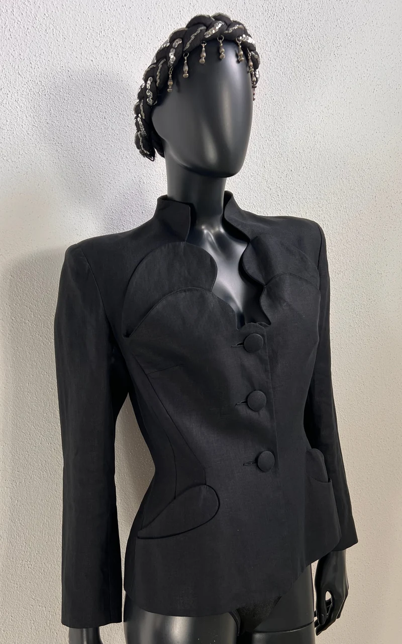 Vintage Emmanuelle Khanh Scallop Linnen Blazer