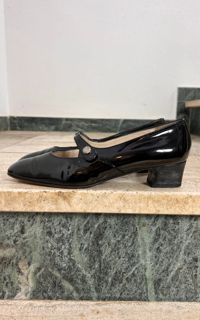 Vintage Bally Patent Leather Mary Jane Pump 39