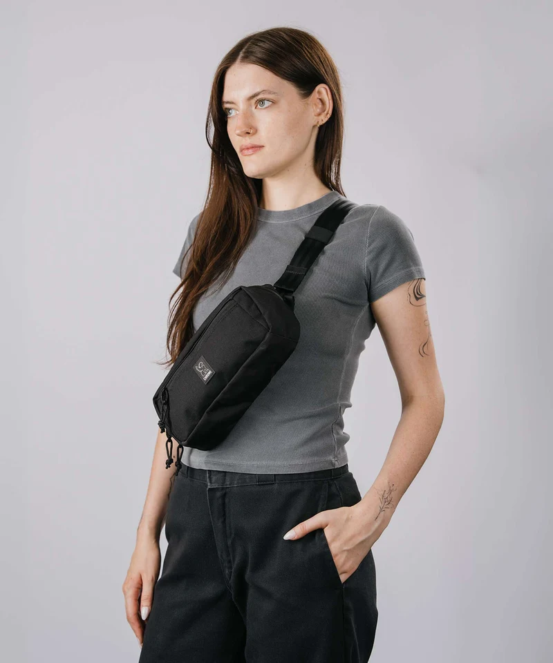 Chrome Kadet Micro Slingbag black