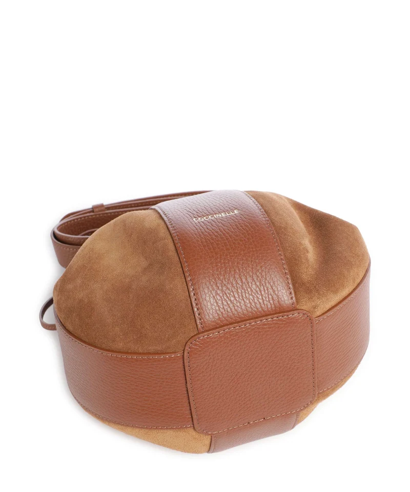 Coccinelle Boom Bucket Handtasche cognac