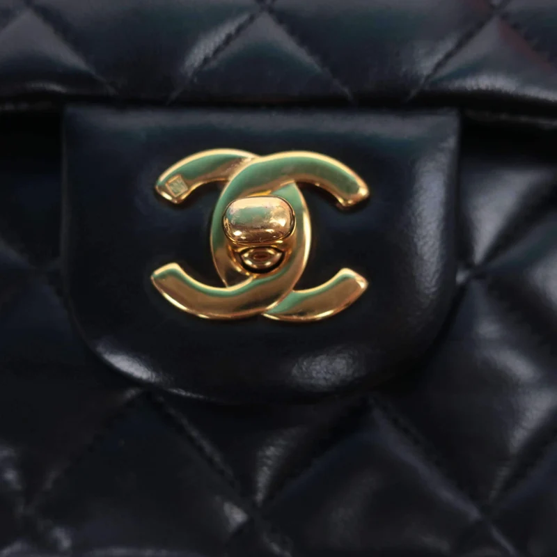 Chanel Vintage Classic Medium Double Flap bag GHW
