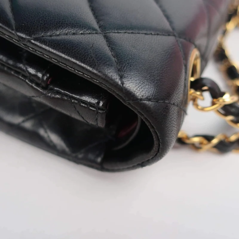 Chanel Vintage Classic Medium Double Flap bag GHW
